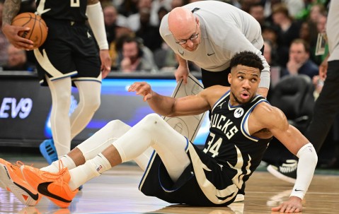 九游游戏平台-包含关键时刻体能课后，密尔沃基雄鹿状态回暖备战NBA总决赛，底气十足，数据趋势出现新变化的词条