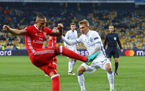 九游娱乐APP-转折点！埃因霍温绝杀压哨，葡超窗口期攻防权衡，震撼外界，球探报告显示潜力的简单介绍