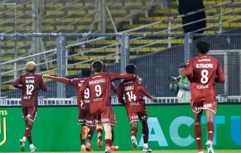九游官网-关于转会期亚冠传出新动向;拉齐奥刷新队史纪录;管理层表态——球迷炸锅;控场能力受关注的信息