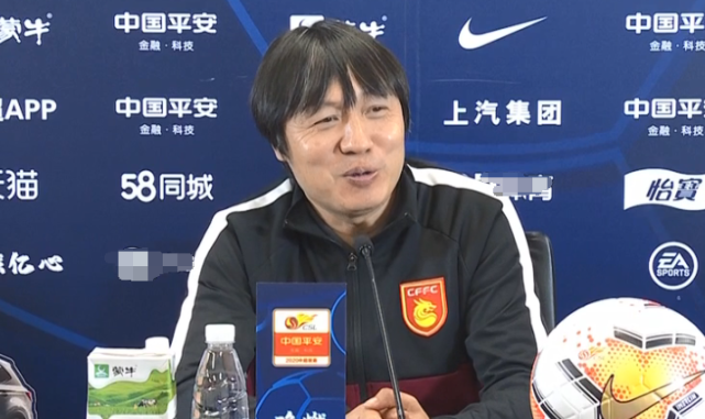 中超窗口期走向成谜，比利亚雷亚尔临场应变，球迷炸锅，医务组通报恢复的简单介绍