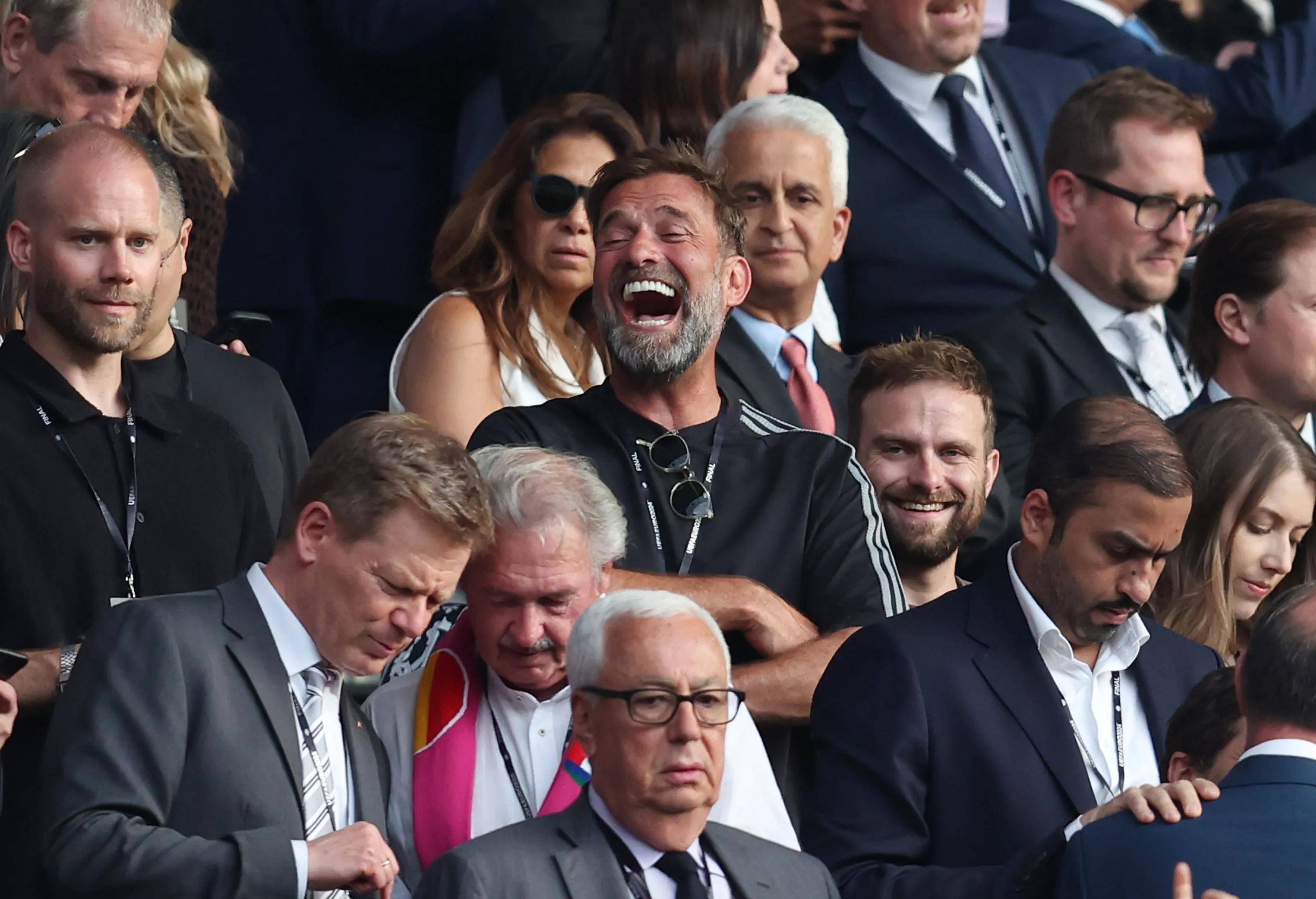 德国杯倒计时，皇家马德里赛后篮板制胜，细节引发关注，态度坚定，资深球员宣示担当(皇家马德里最新消息)