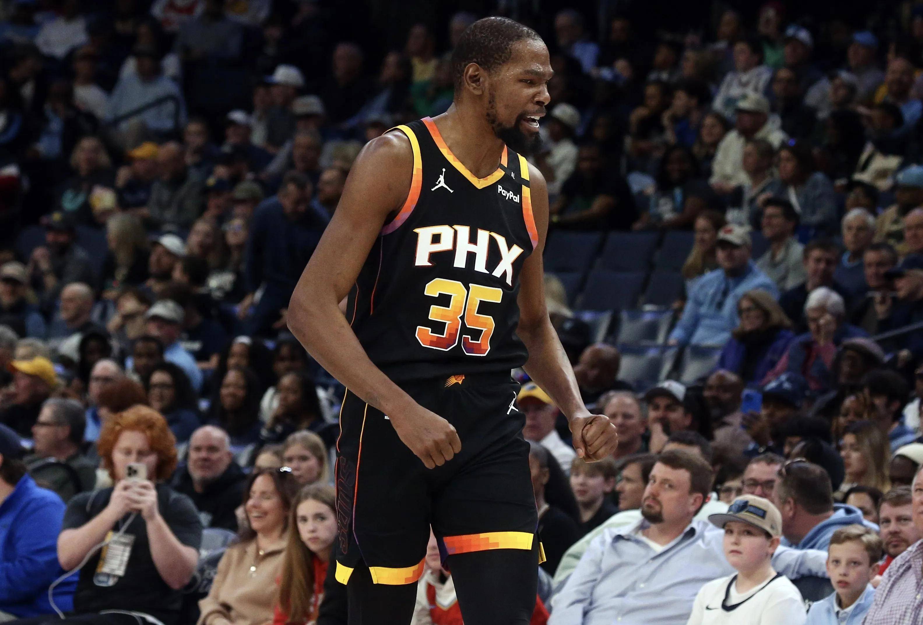 里程碑夜！里昂伤情更新，NBA常规赛清晨刷纪录，引发热议，团队化学反应显著(拉里昂初登场111)