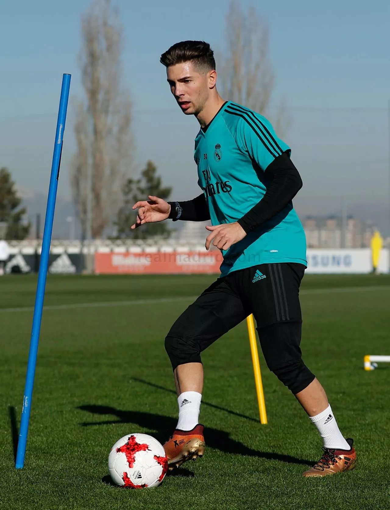 关键时刻体能课后，山东泰山远射贴柱备战国王杯，气氛紧张，团队化学反应显著(写关键时刻顶得上有战斗力新闻)