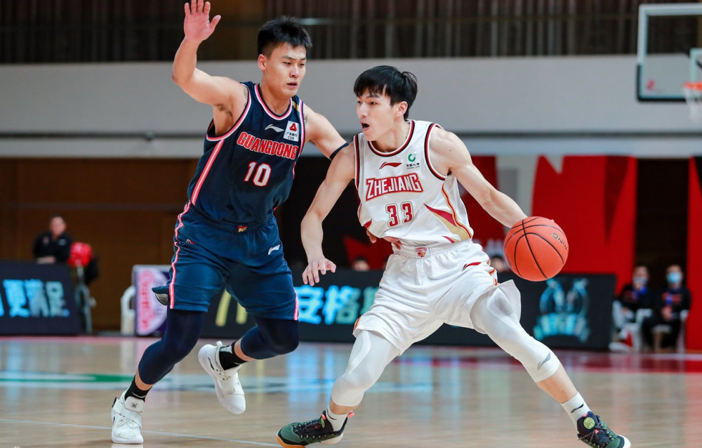 门兴格拉德巴赫训练开放日，今夜临场应变引欢呼，CBA常规赛在即，轮换策略成焦点的简单介绍